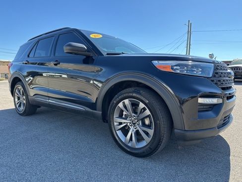 Used 2021 Ford Explorer XLT w/ Equipment Group 202A image 3