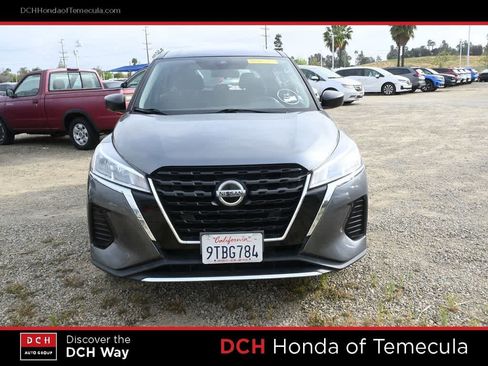 Used 2021 Nissan Kicks S image 2
