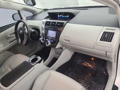 Used 2012 Toyota Prius V Five image 13