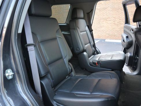 Used 2017 GMC Yukon SLT RWD image 16