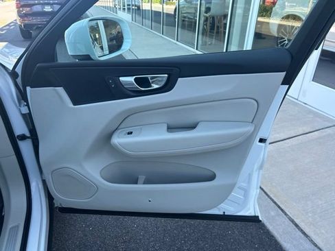 Used 2023 Volvo XC60 B5 Plus w/ Climate Package AWD/4WD image 14
