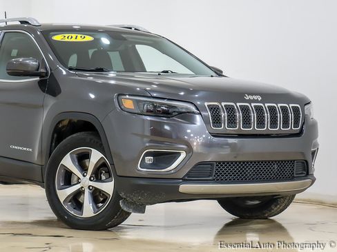 Used 2019 Jeep Cherokee Limited AWD/4WD image 2