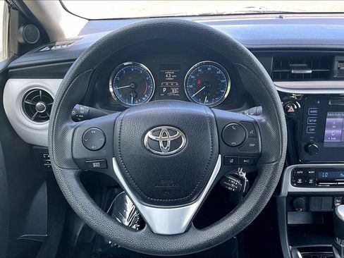 Used 2017 Toyota Corolla LE w/ Carpet Mat Package (TMS) FWD image 19