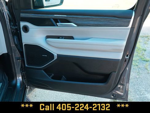 Used 2024 Jeep Wagoneer Series II w/ Flexible Seating Group RWD image 18