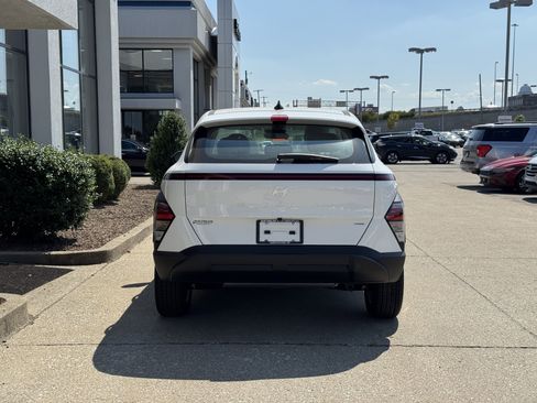 New 2026 Hyundai Kona SE image 7
