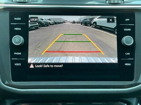 Certified 2023 Volkswagen Tiguan SE FWD image 24