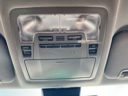 Used 2019 Toyota Highlander SE image 26