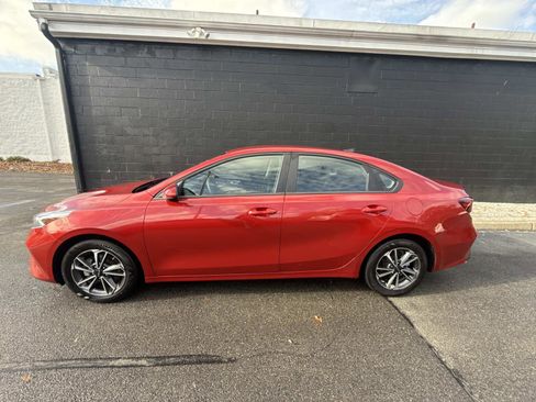 Used 2024 Kia Forte LXS image 6