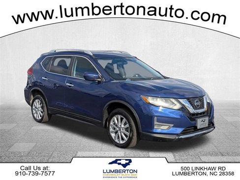 Used 2017 Nissan Rogue SV w/ SV Family Package image 1