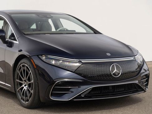 Used 2022 Mercedes-Benz EQS 450+ Sedan image 3