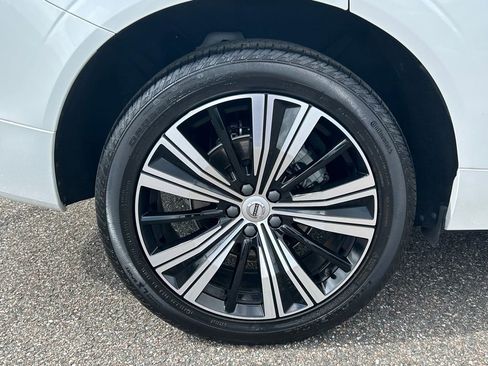 Used 2023 Volvo XC60 B5 Plus image 51