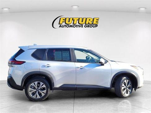 Used 2023 Nissan Rogue SV image 4