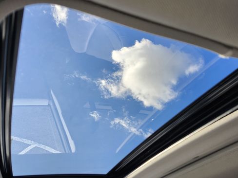 Used 2024 Toyota Sienna XLE w/ XLE Plus Package image 4