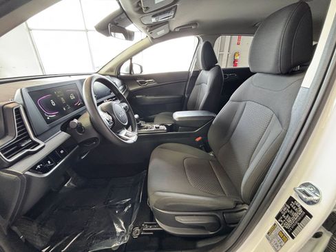 Used 2025 Kia Sportage LX image 26