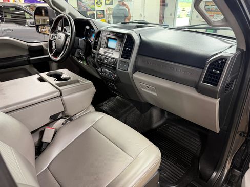 Used 2017 Ford F250 XL w/ STX Appearance Package AWD/4WD image 21