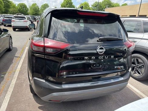 Used 2023 Nissan Rogue SV w/ SV Premium B Package image 5