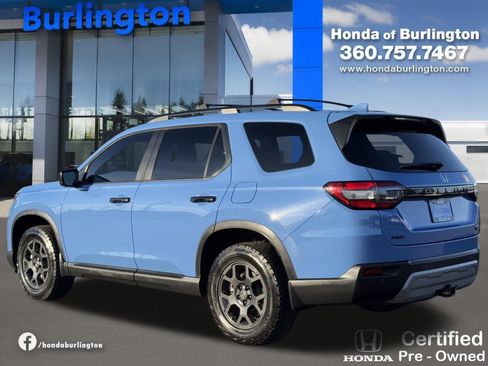 Certified 2025 Honda Pilot TrailSport image 4