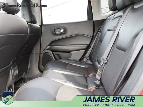 Used 2019 Jeep Compass Latitude FWD image 17