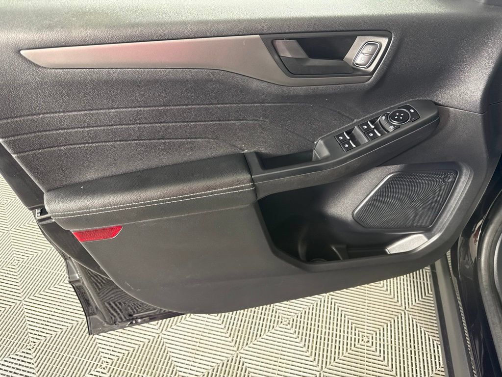 Used 2023 Ford Escape Active AWD/4WD image 11