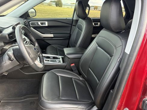 Used 2023 Ford Explorer XLT w/ Equipment Group 202A image 8