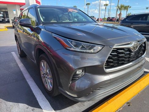 Used 2020 Toyota Highlander Limited image 3
