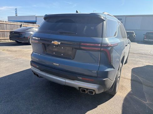 Used 2024 Chevrolet Traverse LT image 4