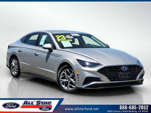 Used 2023 Hyundai Sonata SEL w/ Preferred Accessory Package FWD image 1