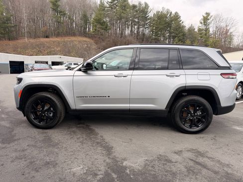 New 2026 Jeep Grand Cherokee Altitude AWD/4WD image 3