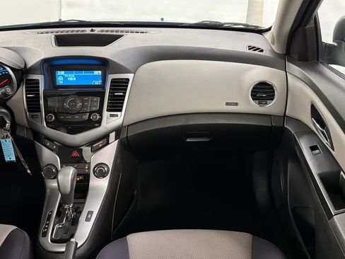 Used 2014 Chevrolet Cruze LS FWD image 25