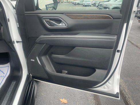 Used 2024 Chevrolet Suburban Premier image 15