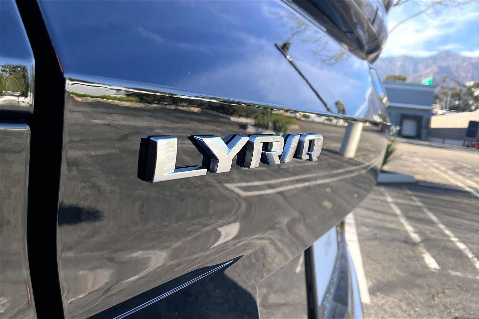 New 2026 Cadillac Lyriq Luxury w/ LPO, Floor Liner Package AWD/4WD image 28
