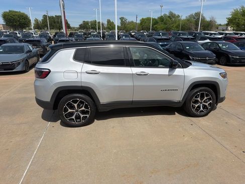 Used 2025 Jeep Compass Limited AWD/4WD image 6