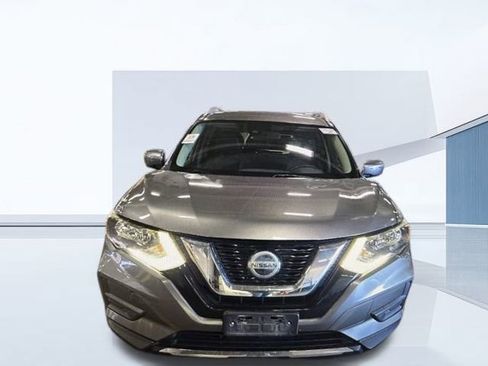 Used 2019 Nissan Rogue SV w/ Premium Package image 2