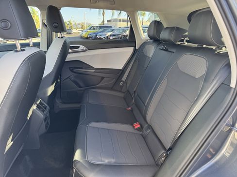 Certified 2025 Volkswagen Taos SE image 34