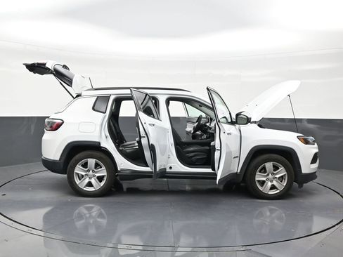 Used 2022 Jeep Compass Latitude FWD image 29