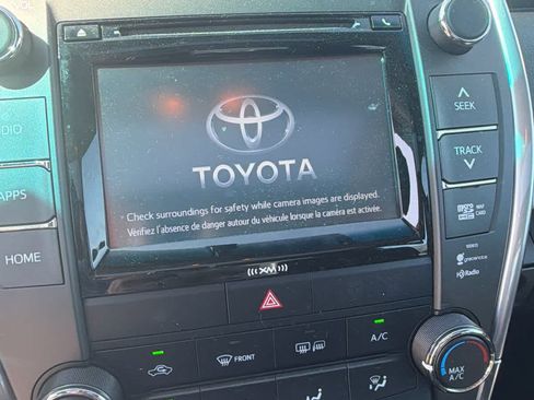 Used 2017 Toyota Camry SE w/ Moonroof Package FWD image 10