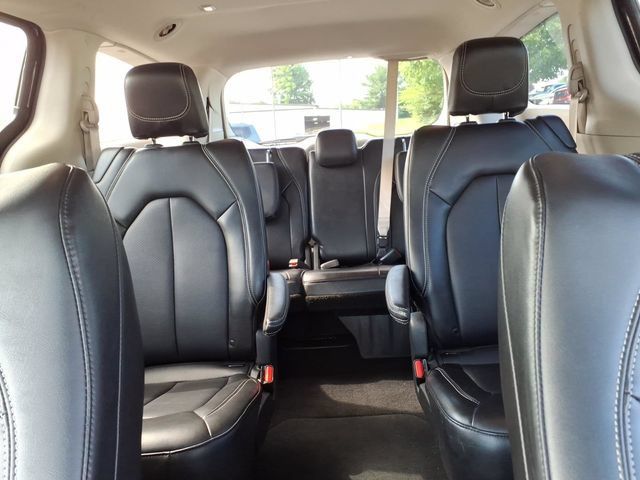 Certified 2024 Chrysler Pacifica Touring-L FWD image 29