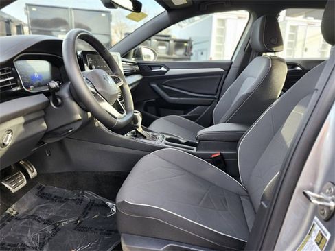 Used 2025 Volkswagen Jetta Sport image 18