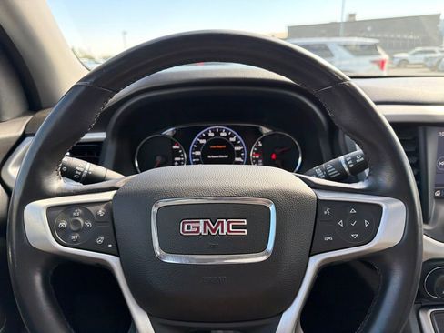 Used 2022 GMC Acadia SLT w/ Technology Package AWD/4WD image 17