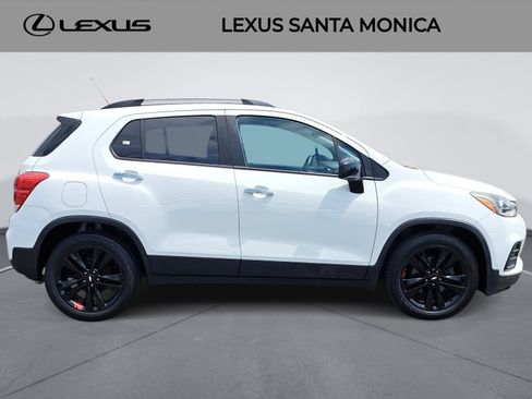 Used 2018 Chevrolet Trax LT w/ Redline Edition FWD image 4