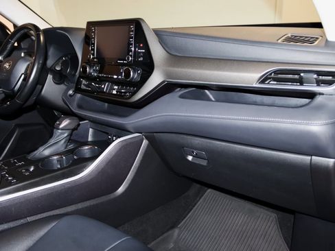Used 2021 Toyota Highlander XLE image 57
