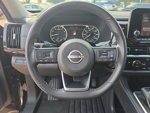 Used 2025 Nissan Pathfinder SV FWD image 12
