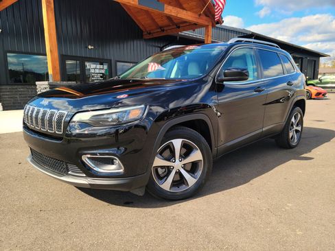 Used 2019 Jeep Cherokee Limited image 1
