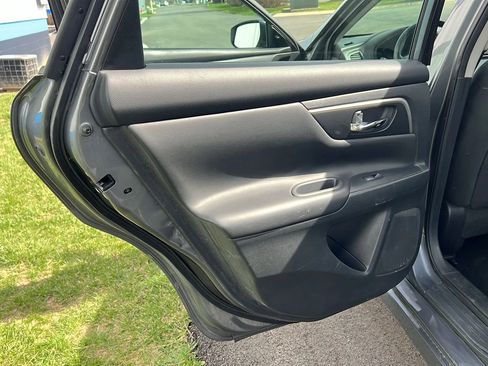 Used 2015 Nissan Altima 2.5 SV w/ Convenience Package FWD image 12
