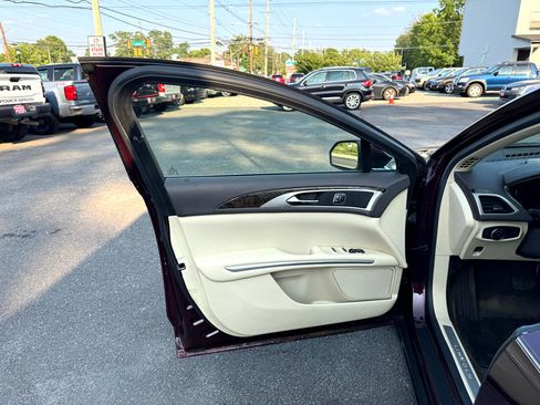 Used 2013 Lincoln MKZ AWD image 17