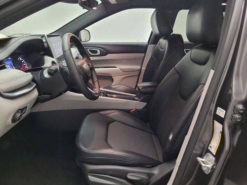 Used 2024 Jeep Compass Latitude image 17