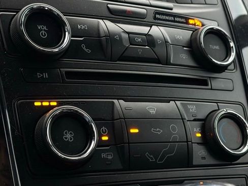 Used 2017 Ford Explorer XLT image 34