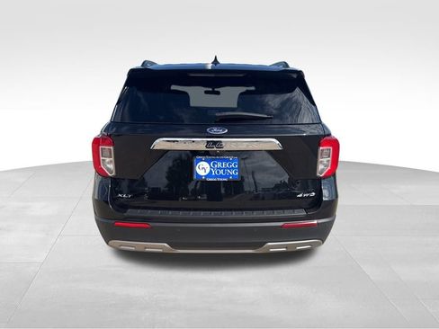 Used 2022 Ford Explorer XLT w/ Equipment Group 202A image 5