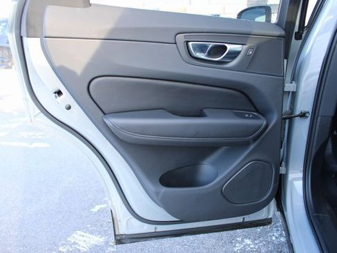 Used 2025 Volvo XC60 B5 Plus image 32