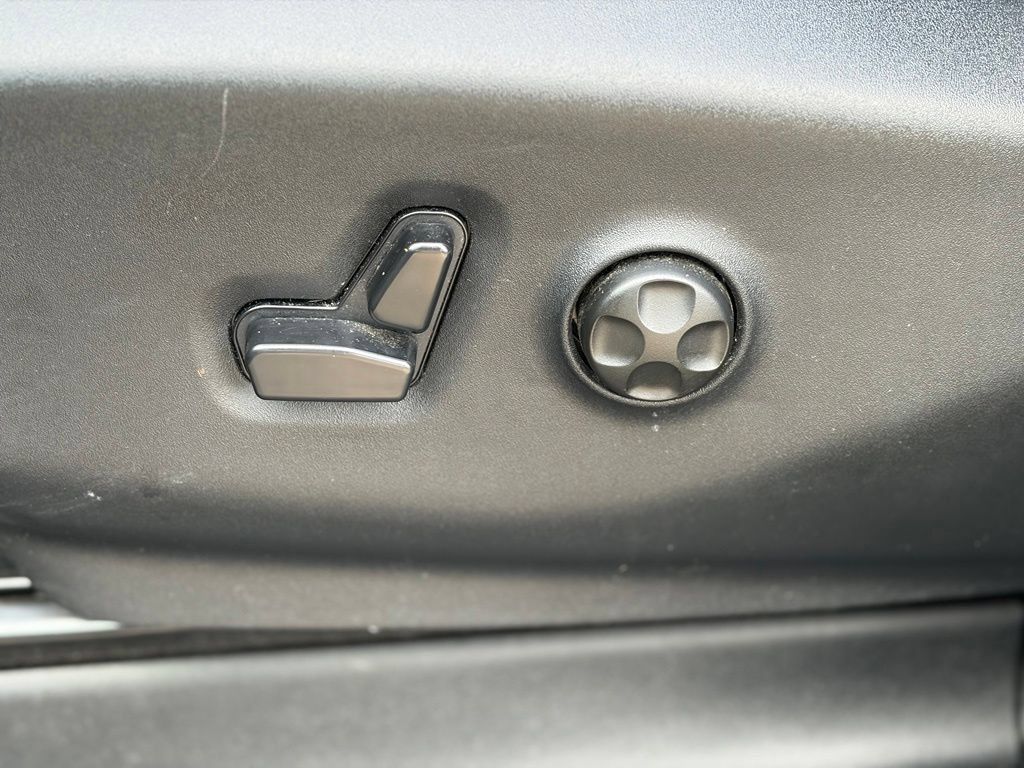 Certified 2025 Chrysler Pacifica Select FWD image 22